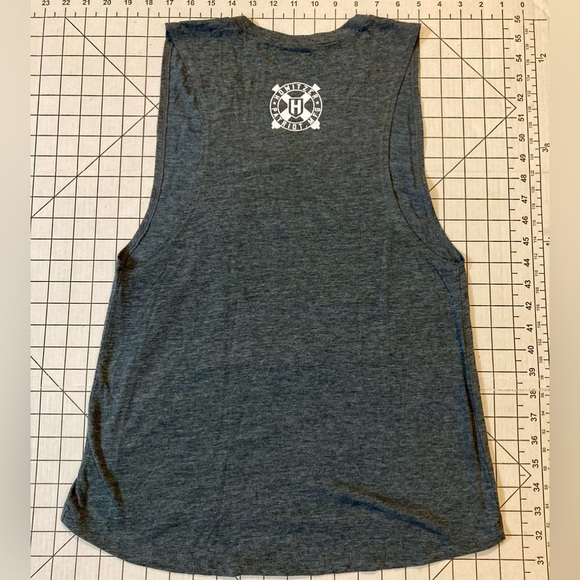 NWOT Howitzer Women’s Medium Grey “Pledge of Allegiance” Muscle Tank Top - Picture 6 of 6